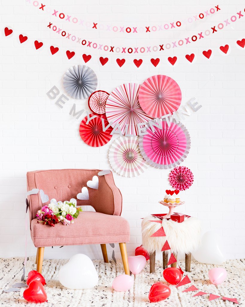 Valentine's Day Party Fans (8-pack)