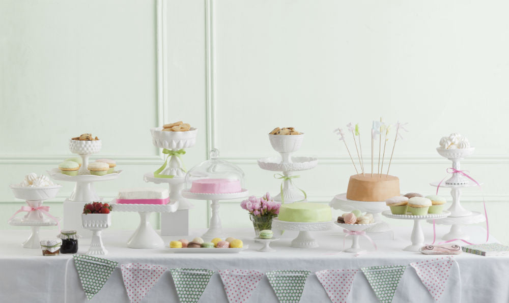 Porcelain Scalloped Round Cake Stand